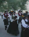 Muros procession2.jpg (90525 octets)