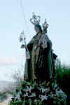 Muros procession.jpg (48568 octets)
